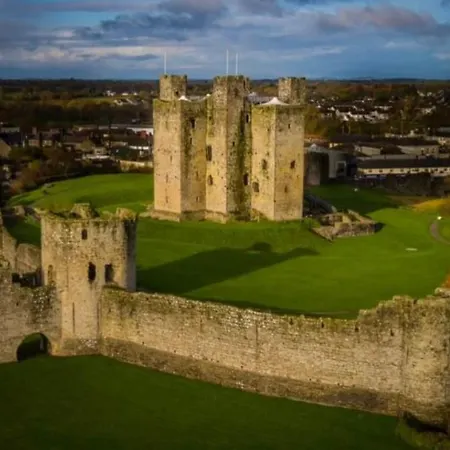 Steepleview 2 Bedroom شقة تريم