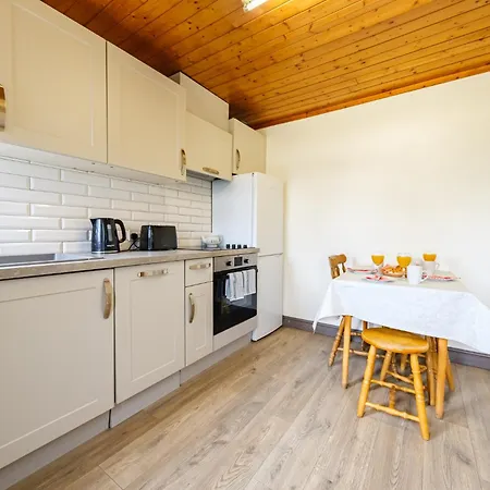 Apartment Steepleview 2 Bedroom Trim